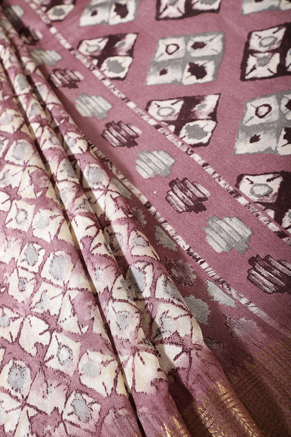 Dusty Lavender Color Cotton Silk Abstract Printed Saree