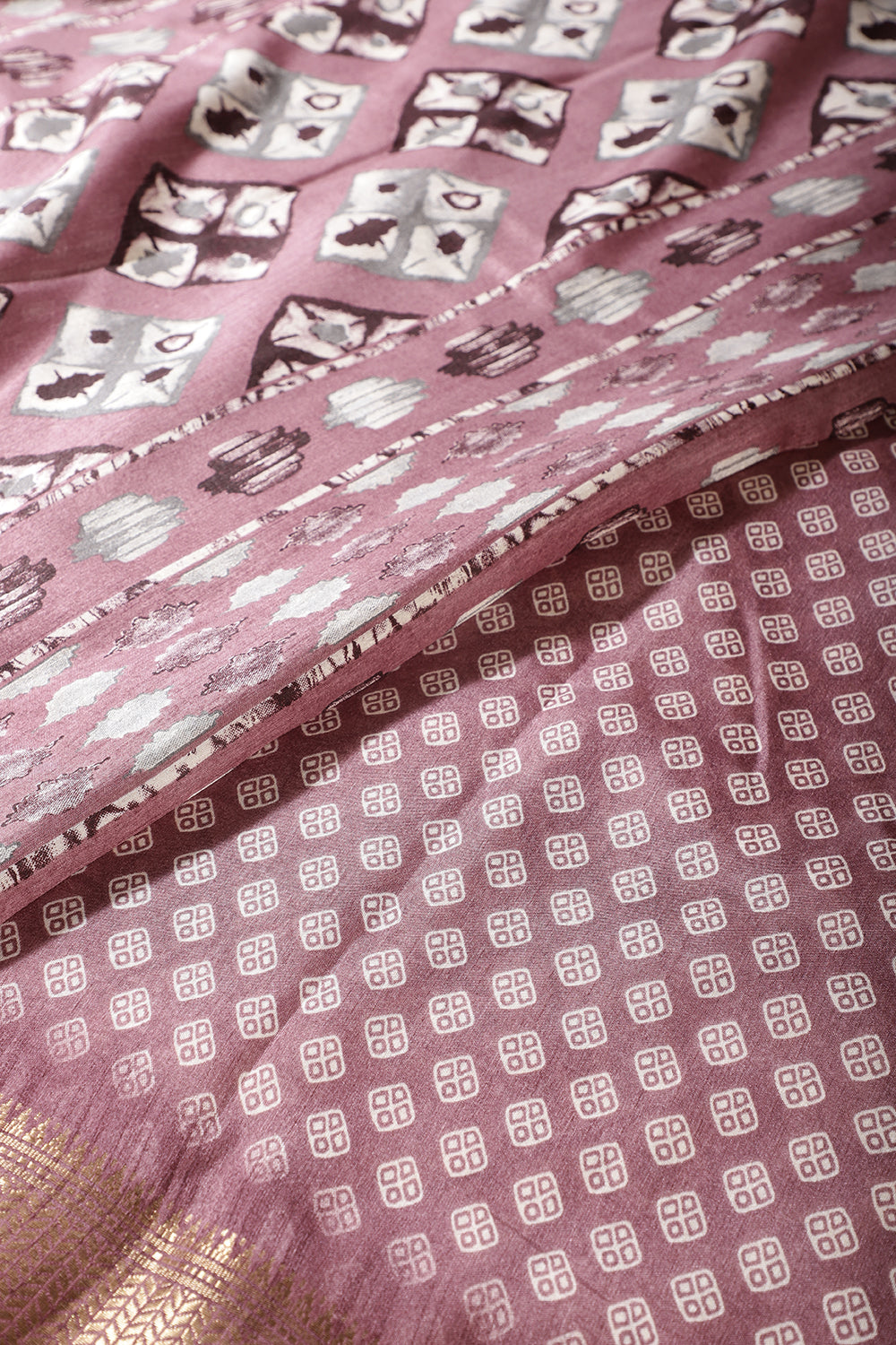 Dusty Lavender Color Cotton Silk Abstract Printed Saree