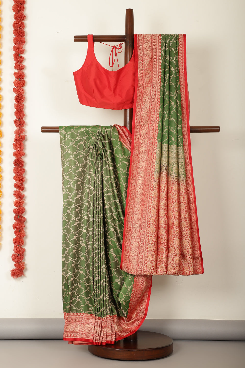Green & Red Dual Toned Silk Floral Jal Woven Saree