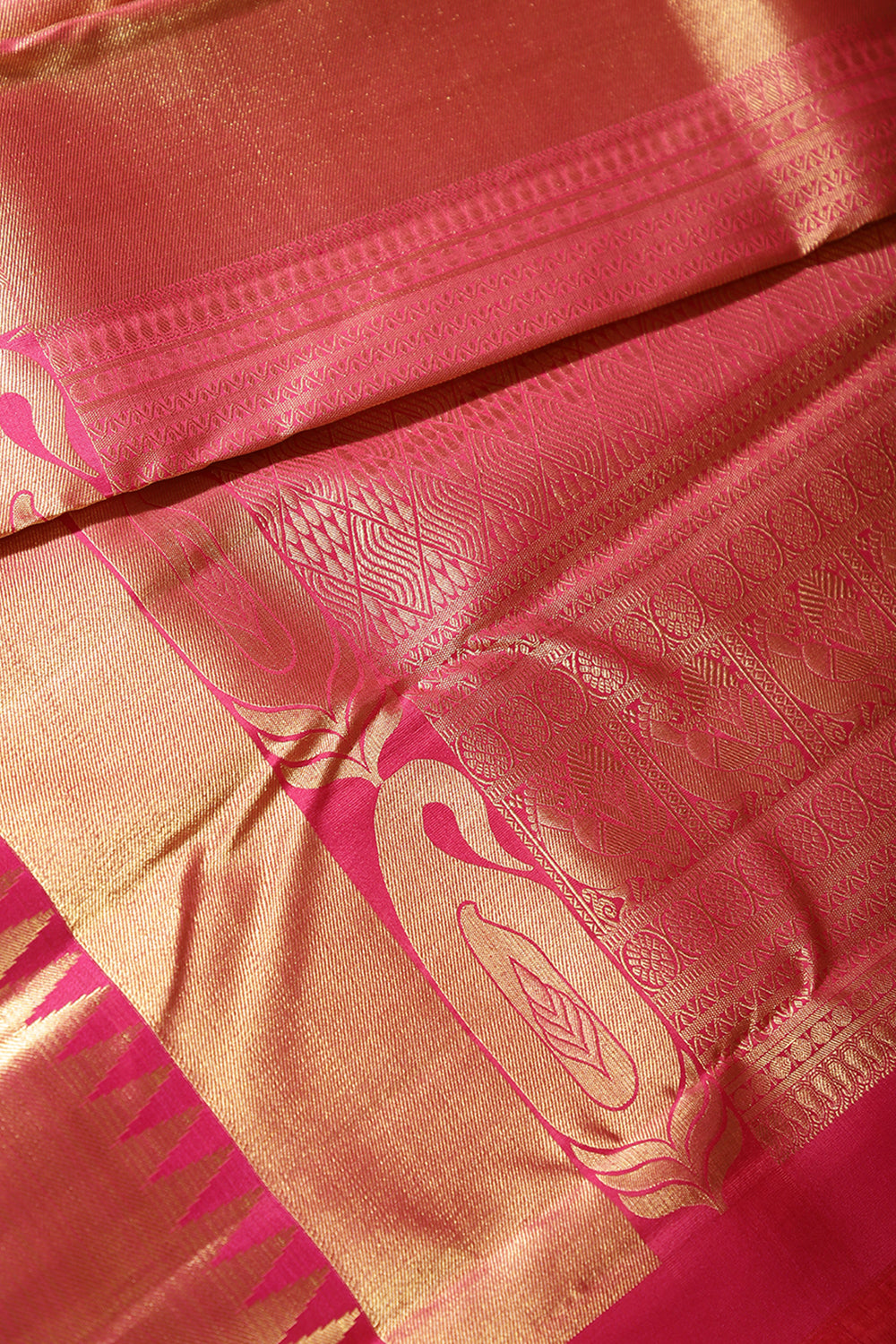 Magenta Pink Color Kanjivaram Pure Silk Handloom Gold Zari Saree with Temple Border
