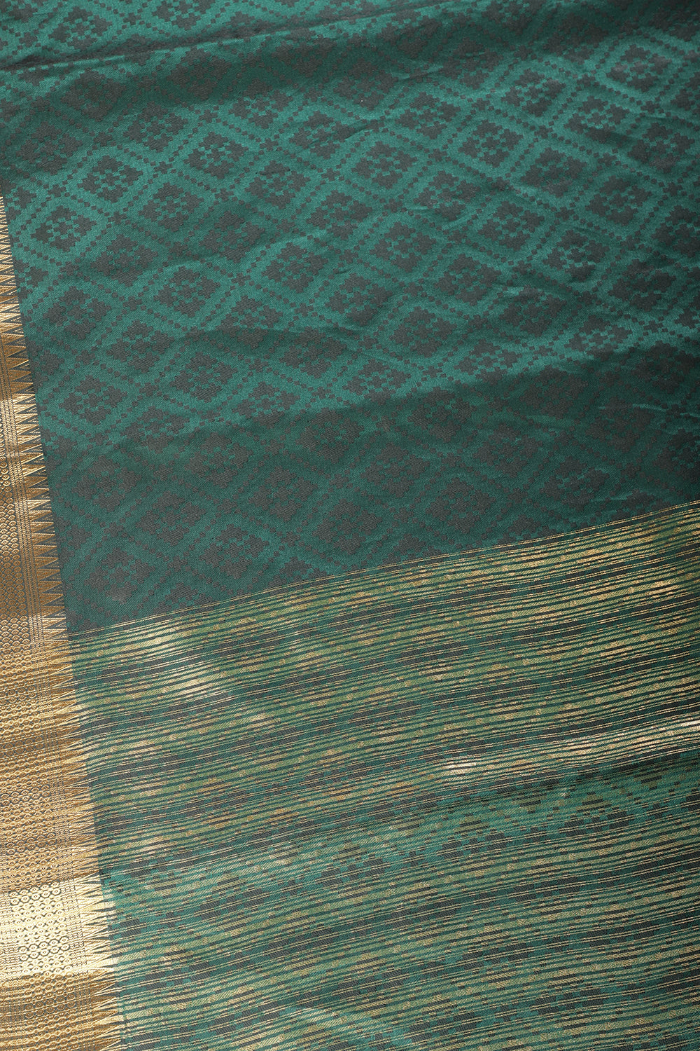 Bottle Green & Black Dual Tone Silk Woven Saree.