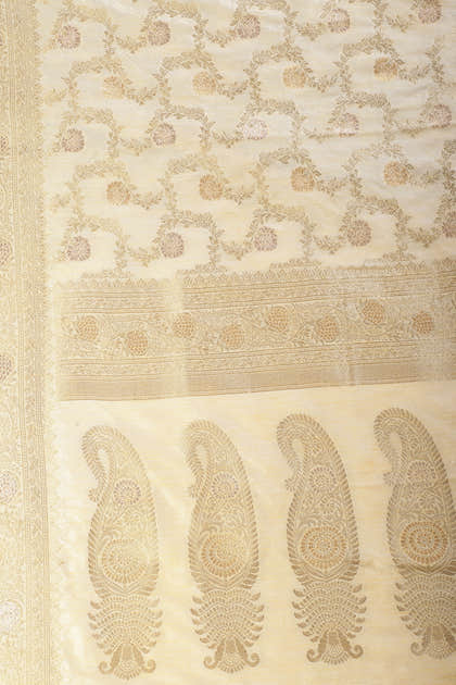 Cream Silk Floral Zaal Woven Banarasi Saree