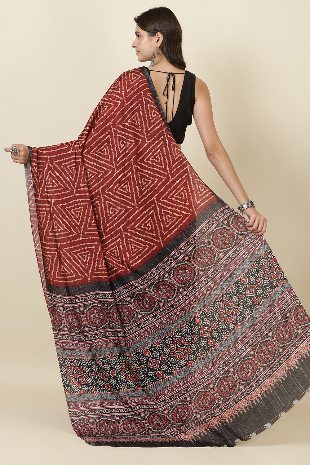 Maroon Jacquard Silk Bandhani Printed Saree