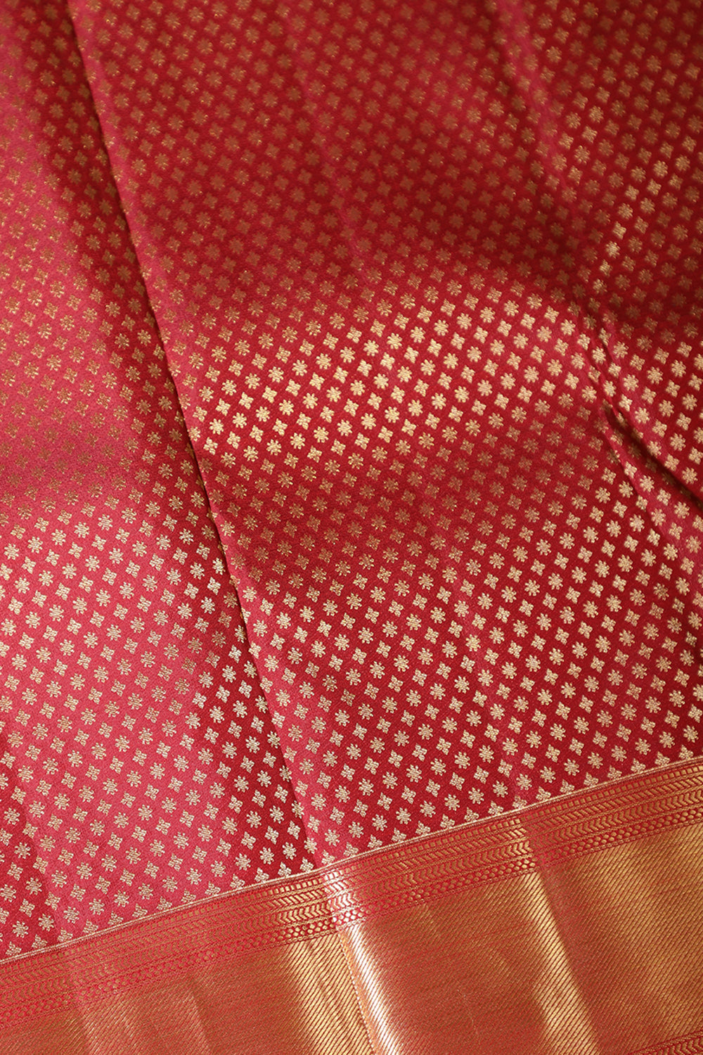 Maroon Color Kanjivaram Pure Silk Handloom Gold Zari Saree with Diamnod Weave Pattern