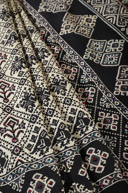Cream & Black Silk Printed And Hand-Knot Work Saree