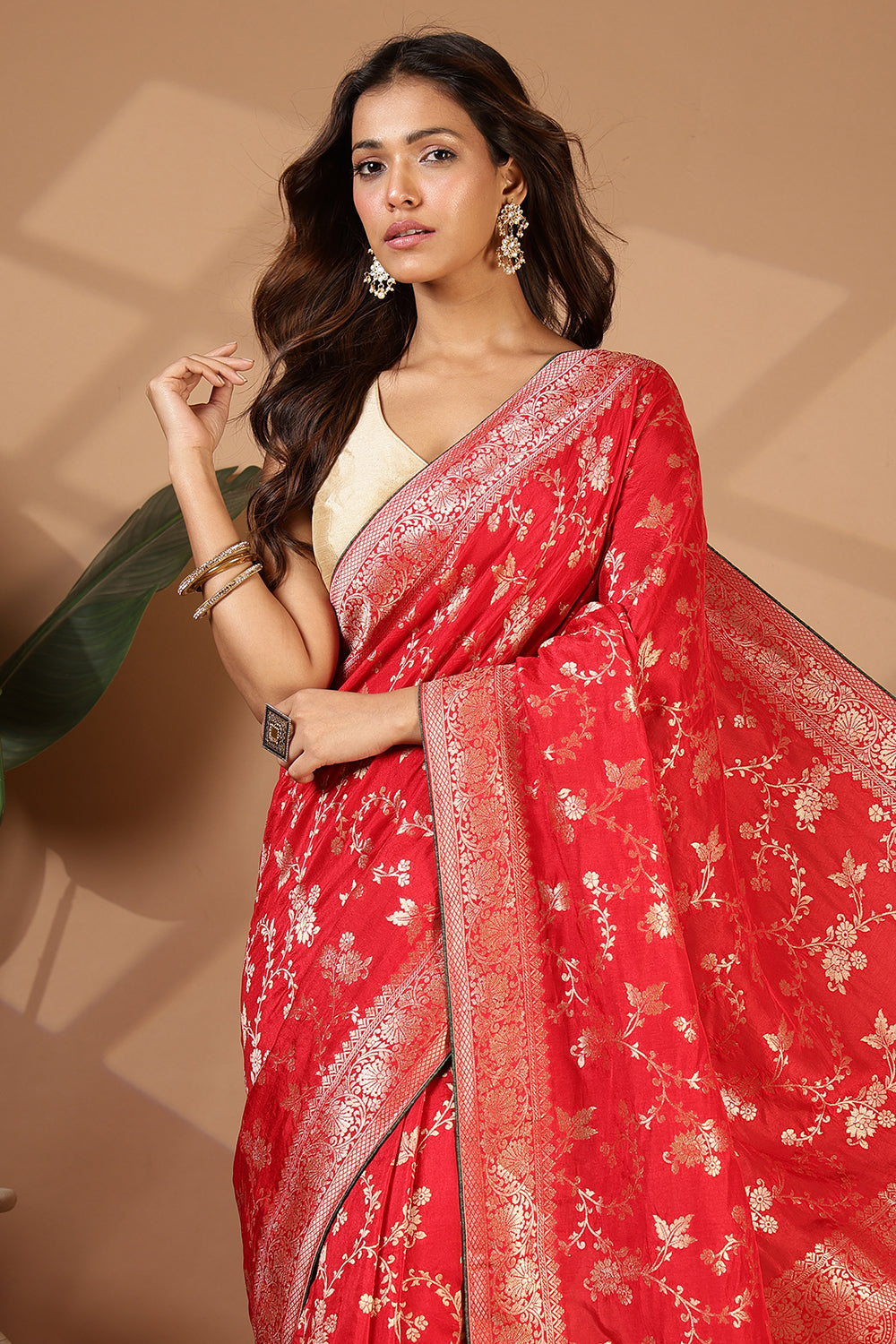 Red Banarasi Silk Zari Floral Zaal Woven Saree