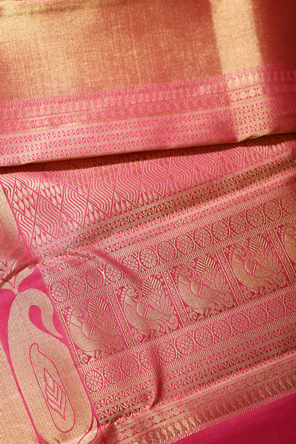 Magenta Pink Color Kanjivaram Pure Silk Handloom Gold Zari Saree with Temple Border