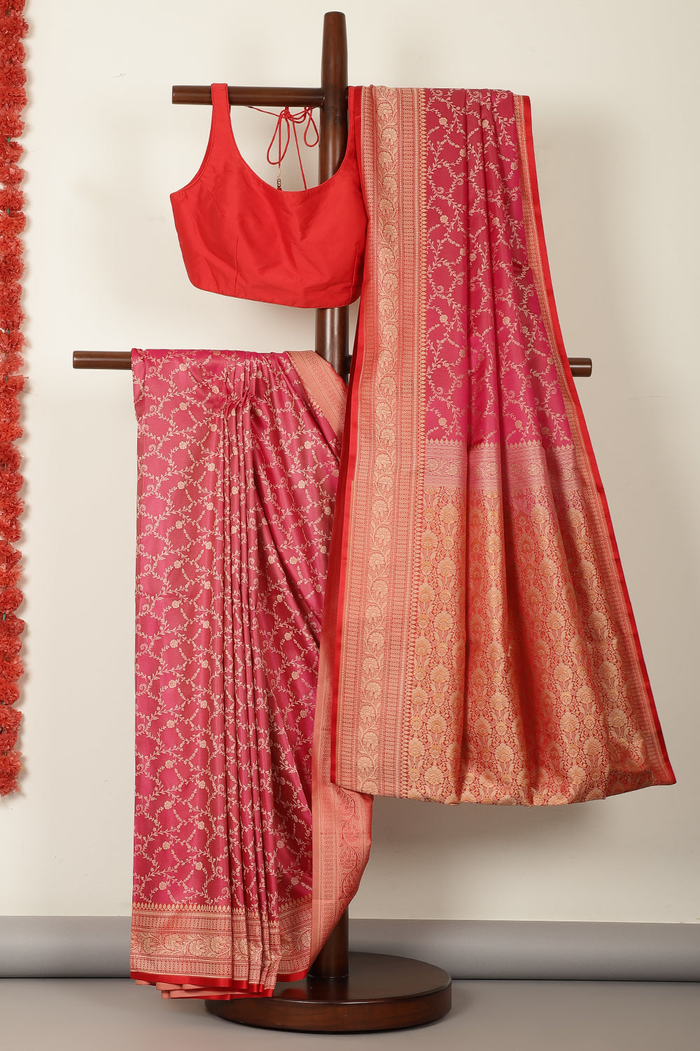 Magenta & Red Dual Toned Silk Floral Jal Woven Saree
