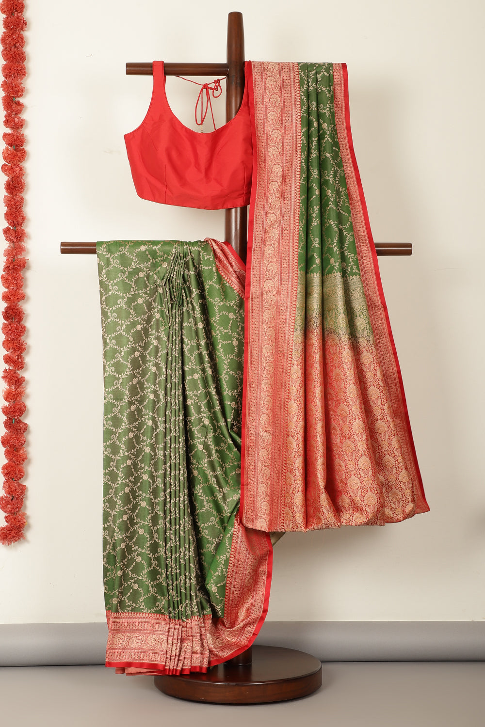 Green & Red Dual Toned Silk Floral Jal Woven Saree