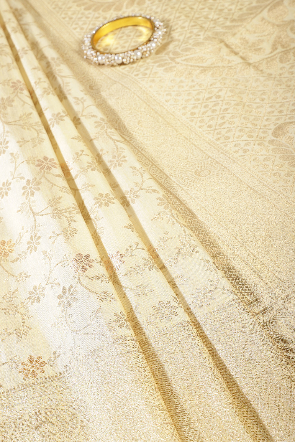 Cream Floral Zaal Woven Silk Banarasi Saree