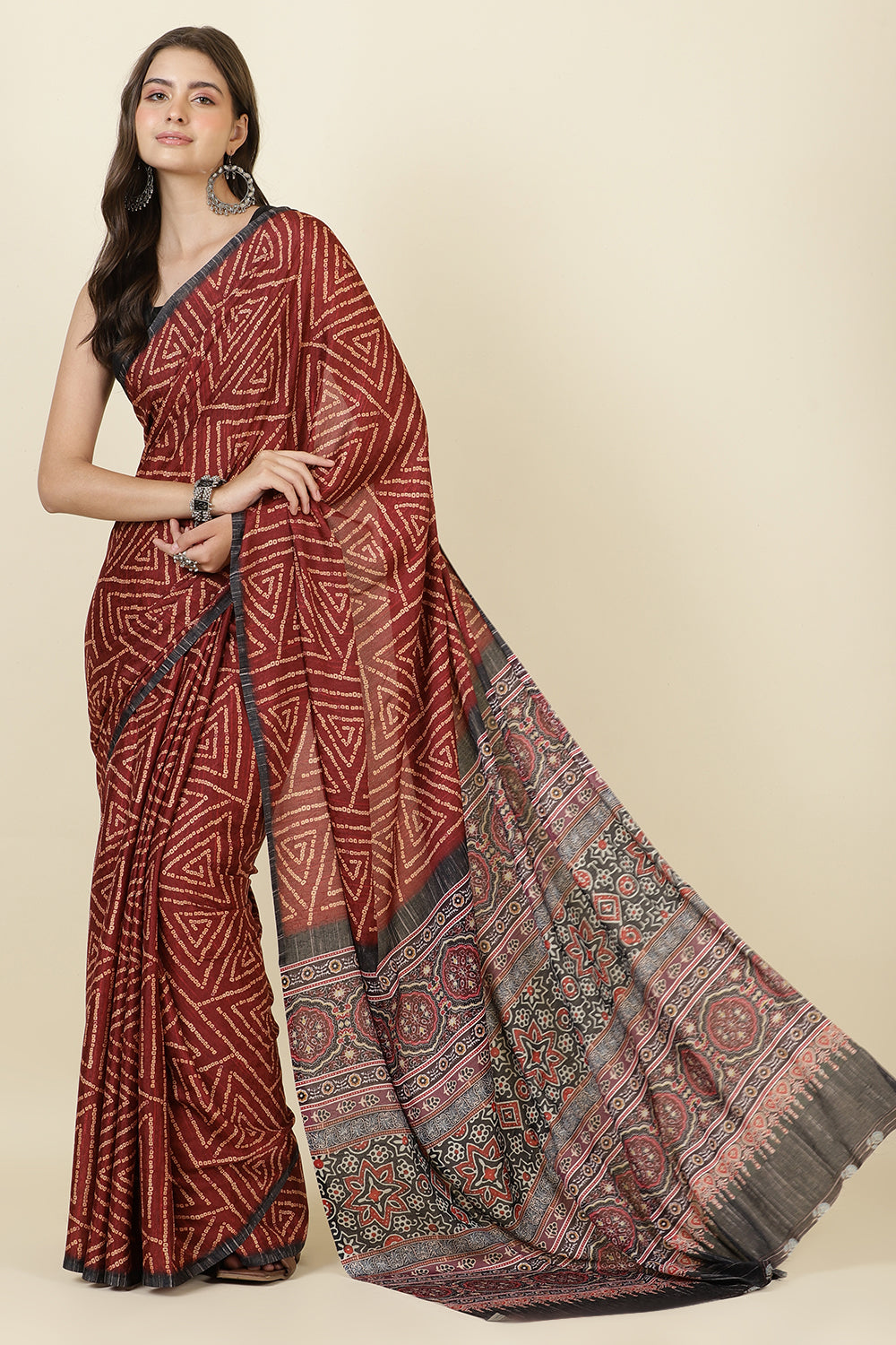Maroon Jacquard Silk Bandhani Printed Saree