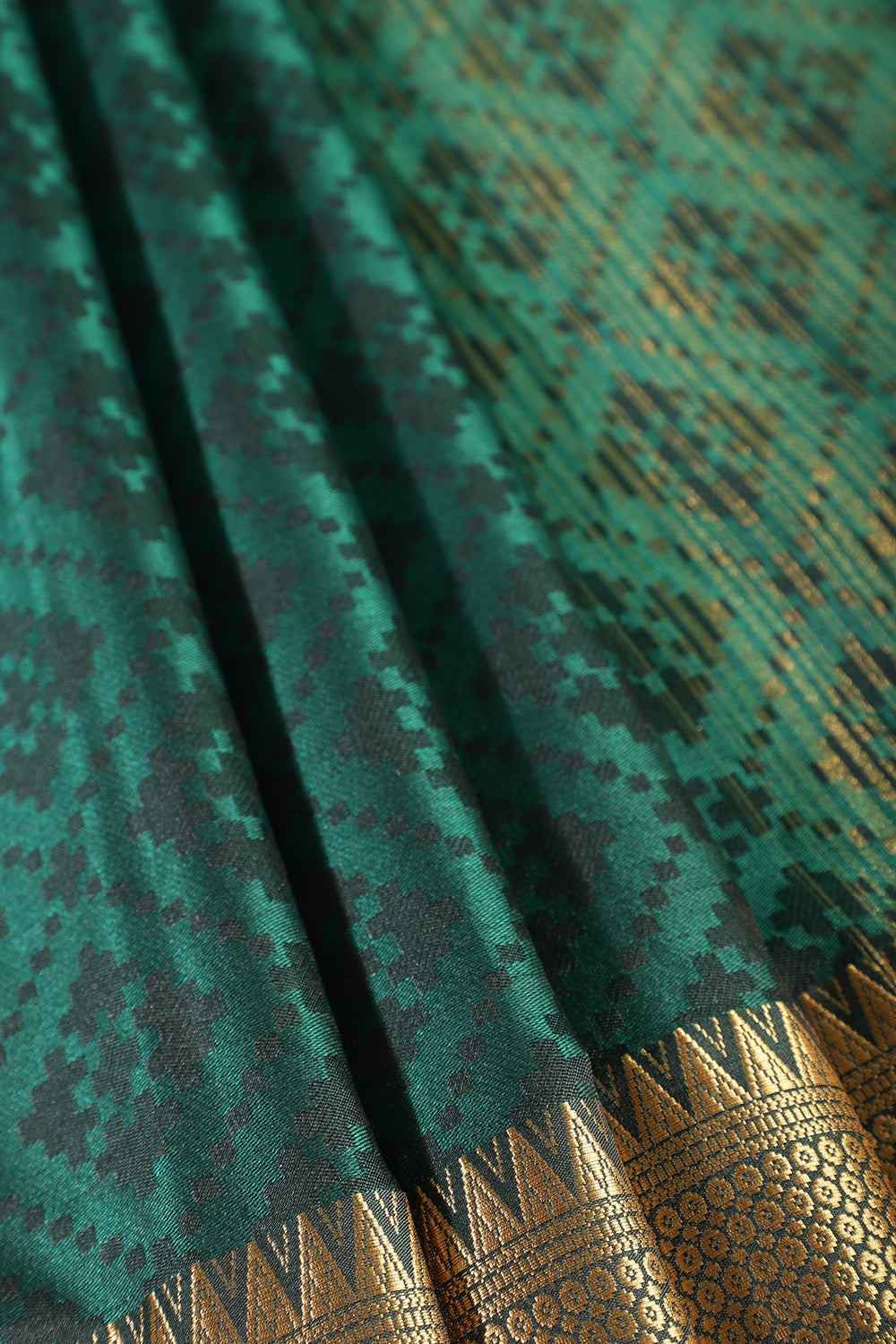 Bottle Green & Black Dual Tone Silk Woven Saree.