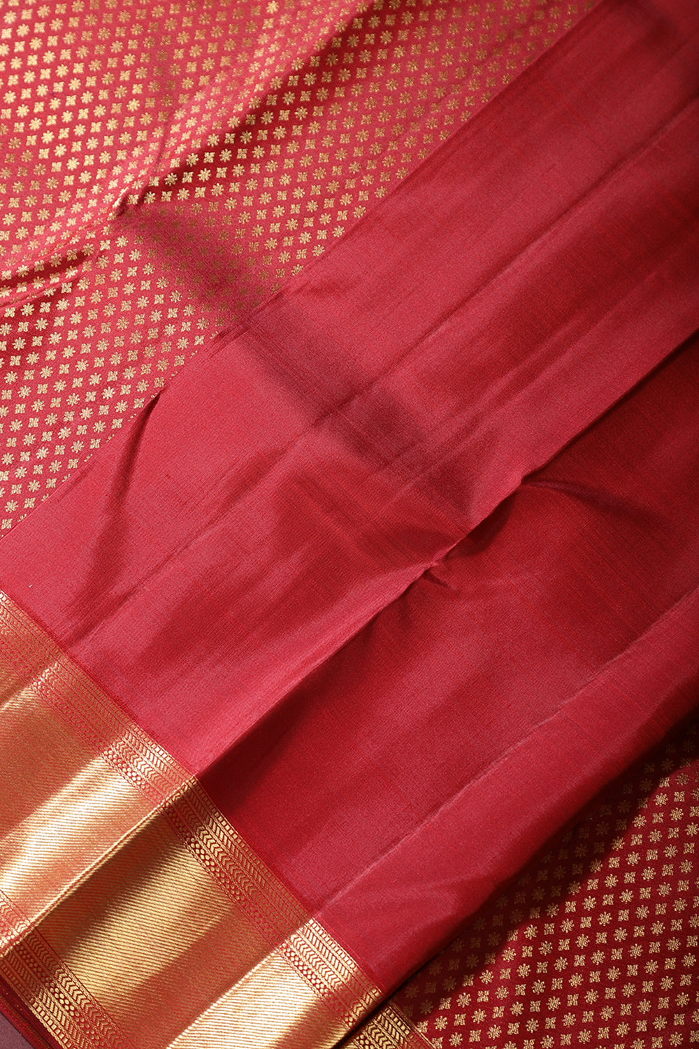 Maroon Color Kanjivaram Pure Silk Handloom Gold Zari Saree with Diamnod Weave Pattern