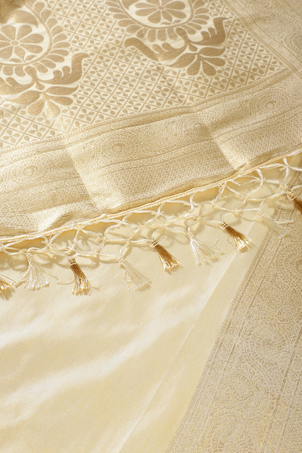 Cream Floral Zaal Woven Silk Banarasi Saree