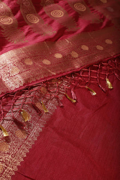 Maroon Silk Floral Zaal Woven Banarasi Saree