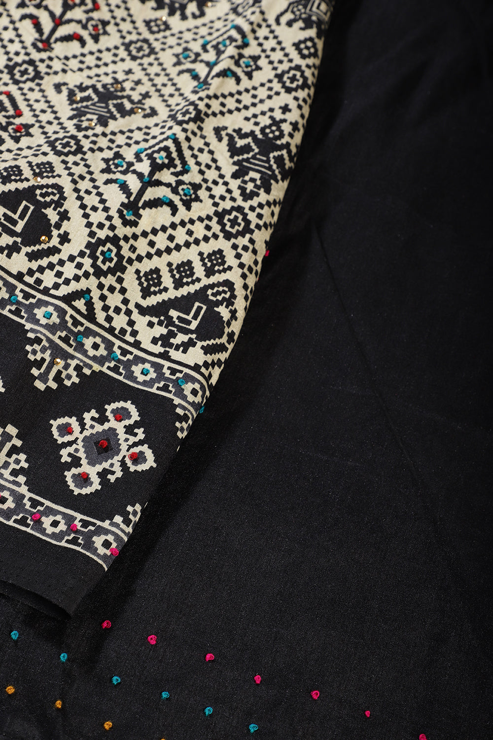 Cream & Black Silk Printed And Hand-Knot Work Saree