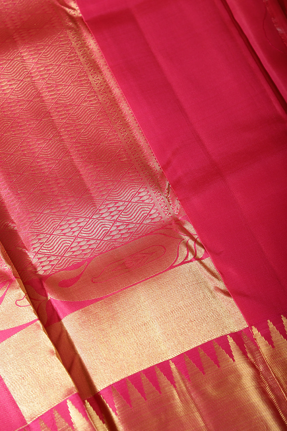 Magenta Pink Color Kanjivaram Pure Silk Handloom Gold Zari Saree with Temple Border