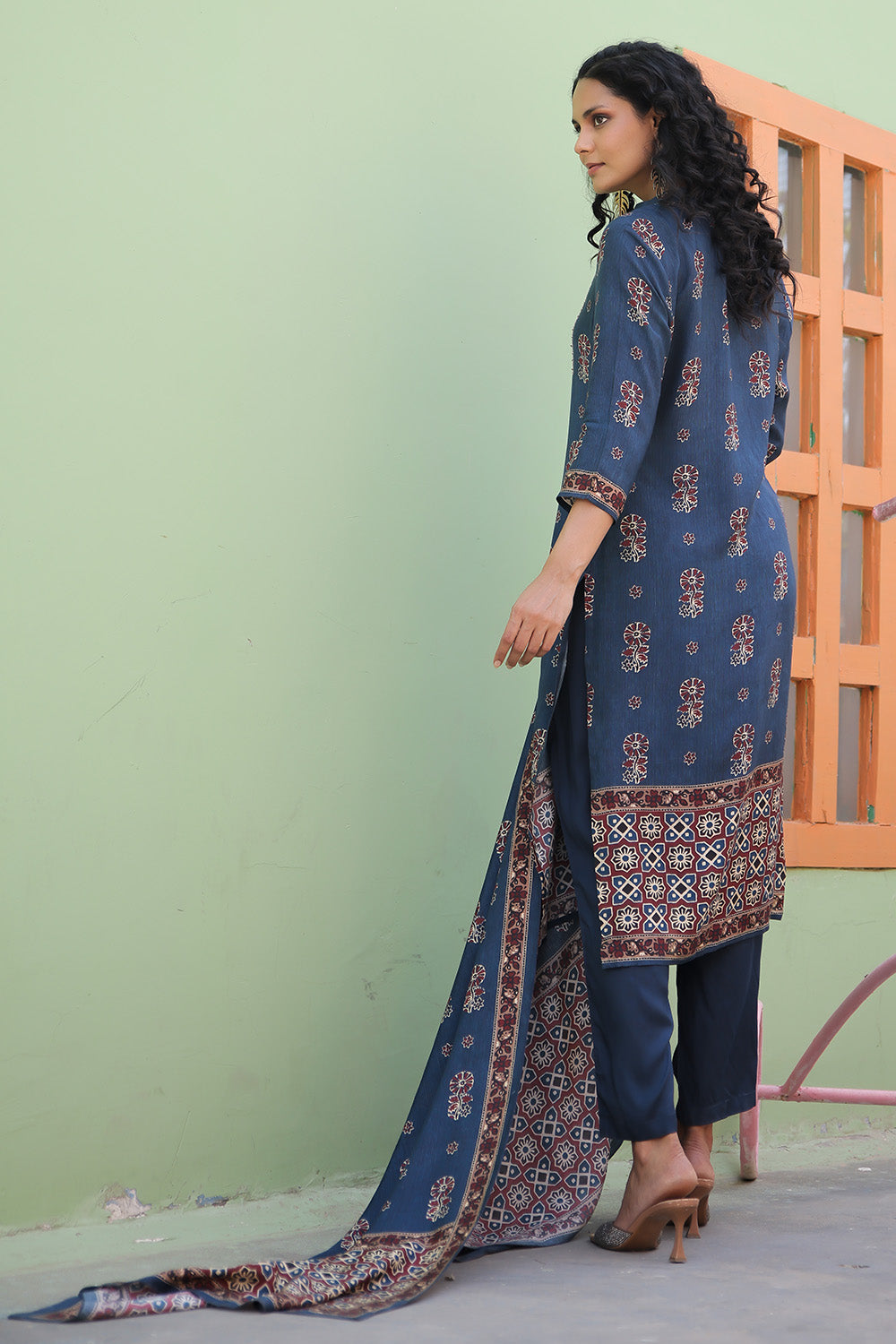 Blue Colour Printed Muslin Straight Suit