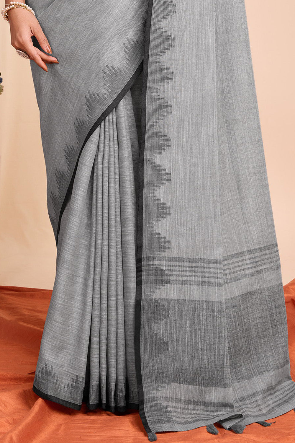 Grey Color Maheshwari Cotton Woven Saree