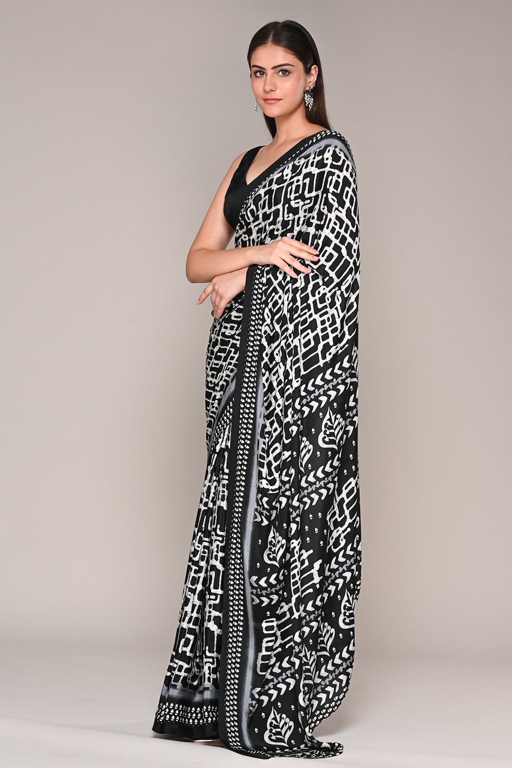 Black & White Color Crepe Printed Saree