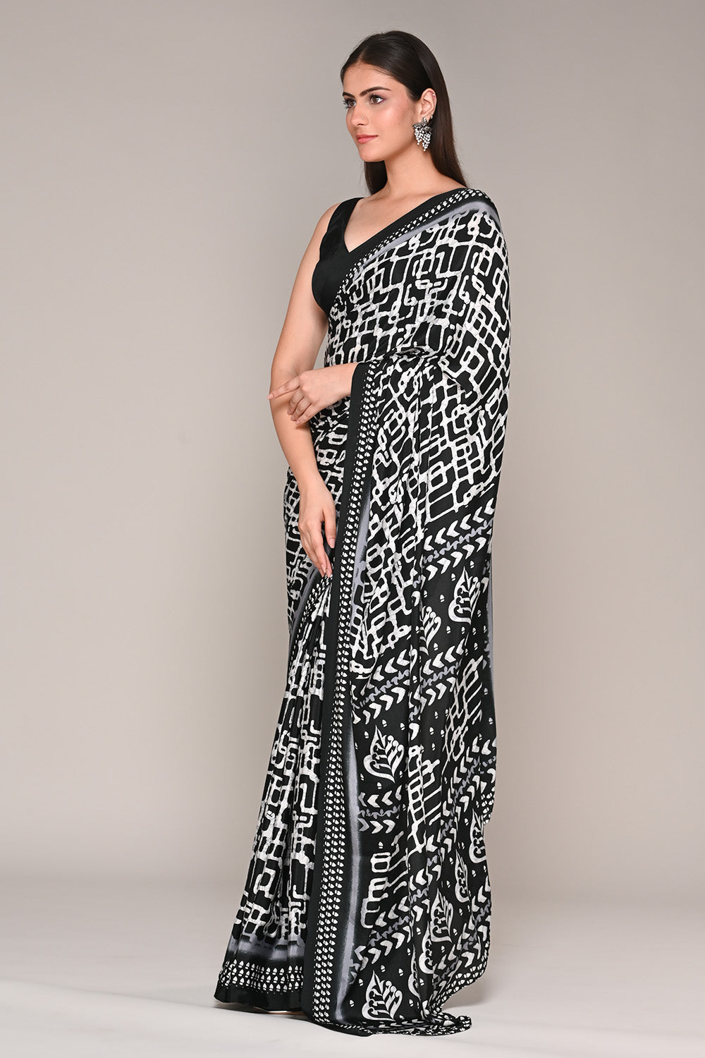 Black & White Color Crepe Printed Saree