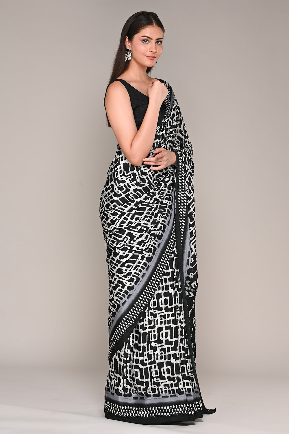 Black & White Color Crepe Printed Saree