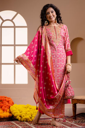 Fuchsia Pink Colour Muslin Printed Straight Suit